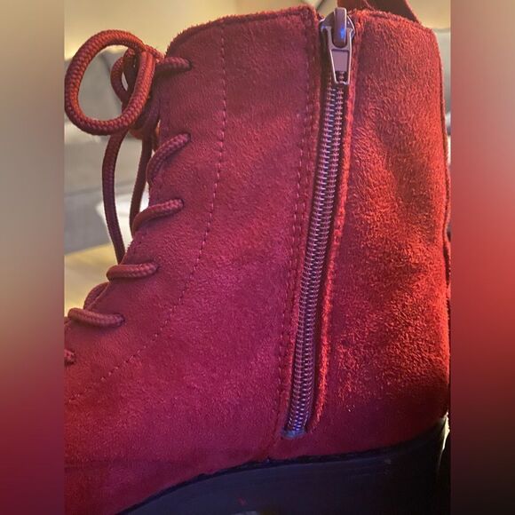 Rouge size 6 red velvet side zip lace front lug sole comfy ankle boots EUC - Picture 5 of 16